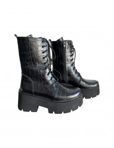 Bocanci piele talpa masiva...